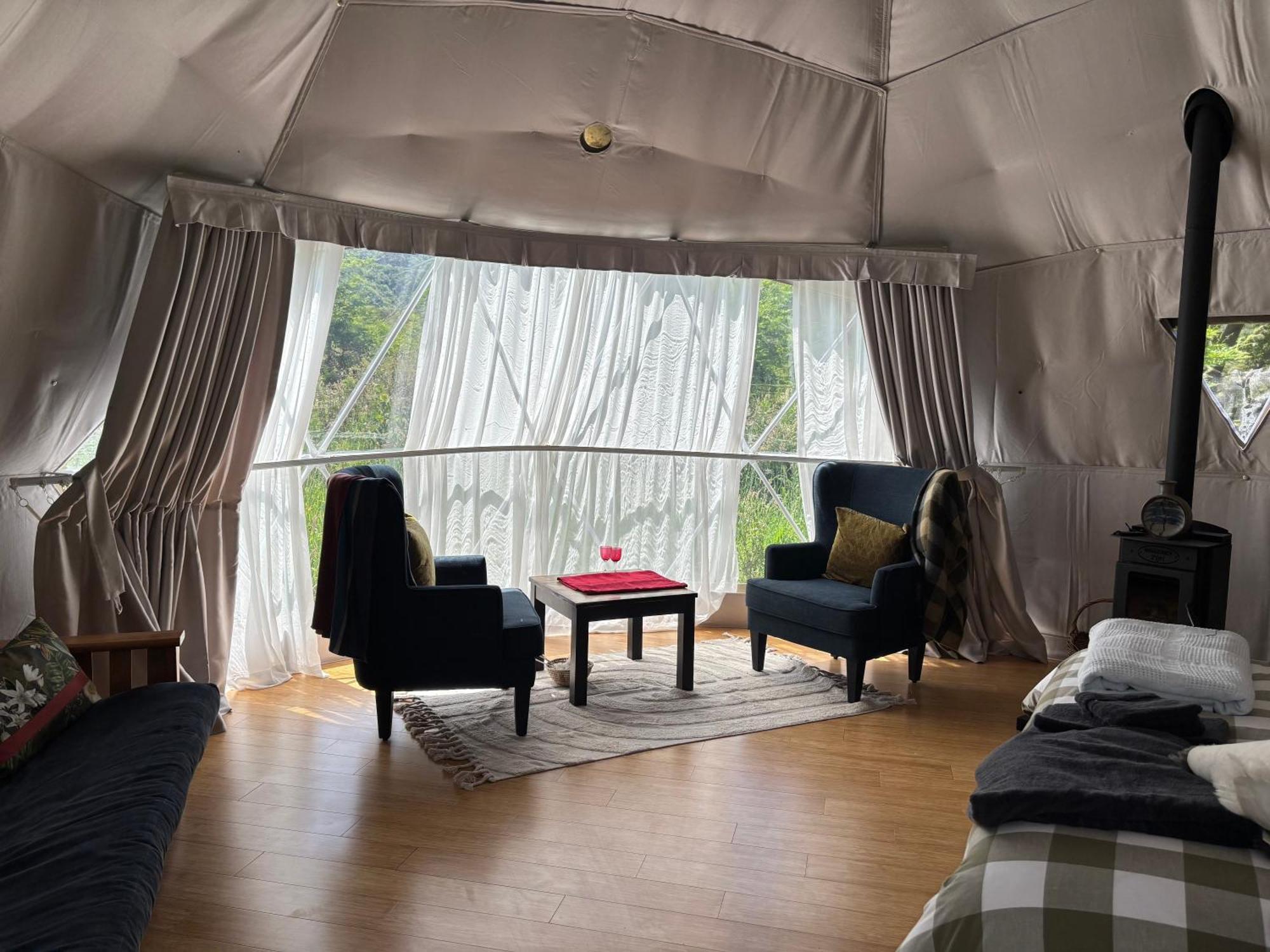 Takahuri Glamping Domes Уонгануи Экстерьер фото
